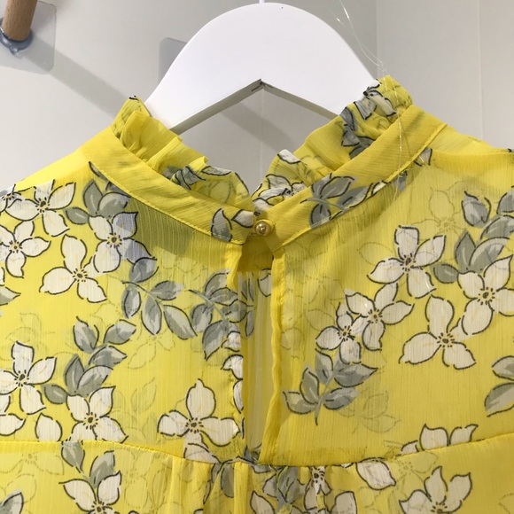 Who What Wear Sheer Floral Sleeveless Blouse - Picture 8 of 13